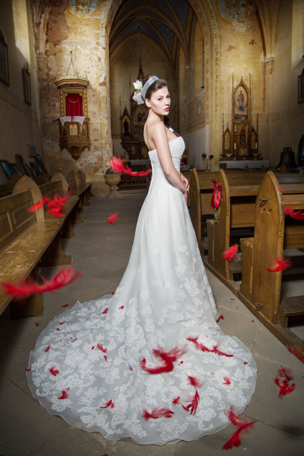 Svatební proměna, nevěsta v kostele, svatba, make-up, účes, líčení, inspirace
